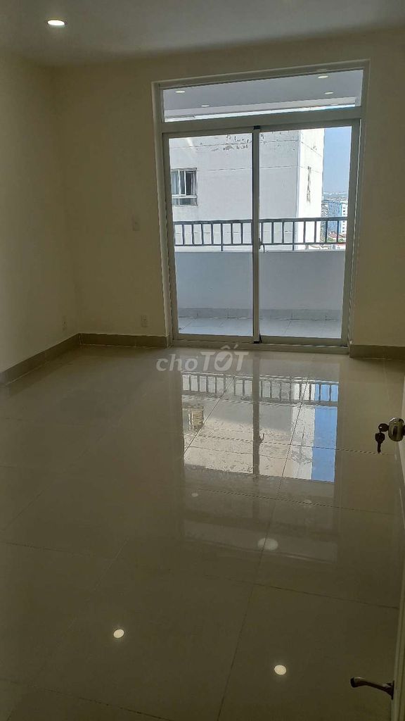 Rent 1050. 11 million in basic interiors.