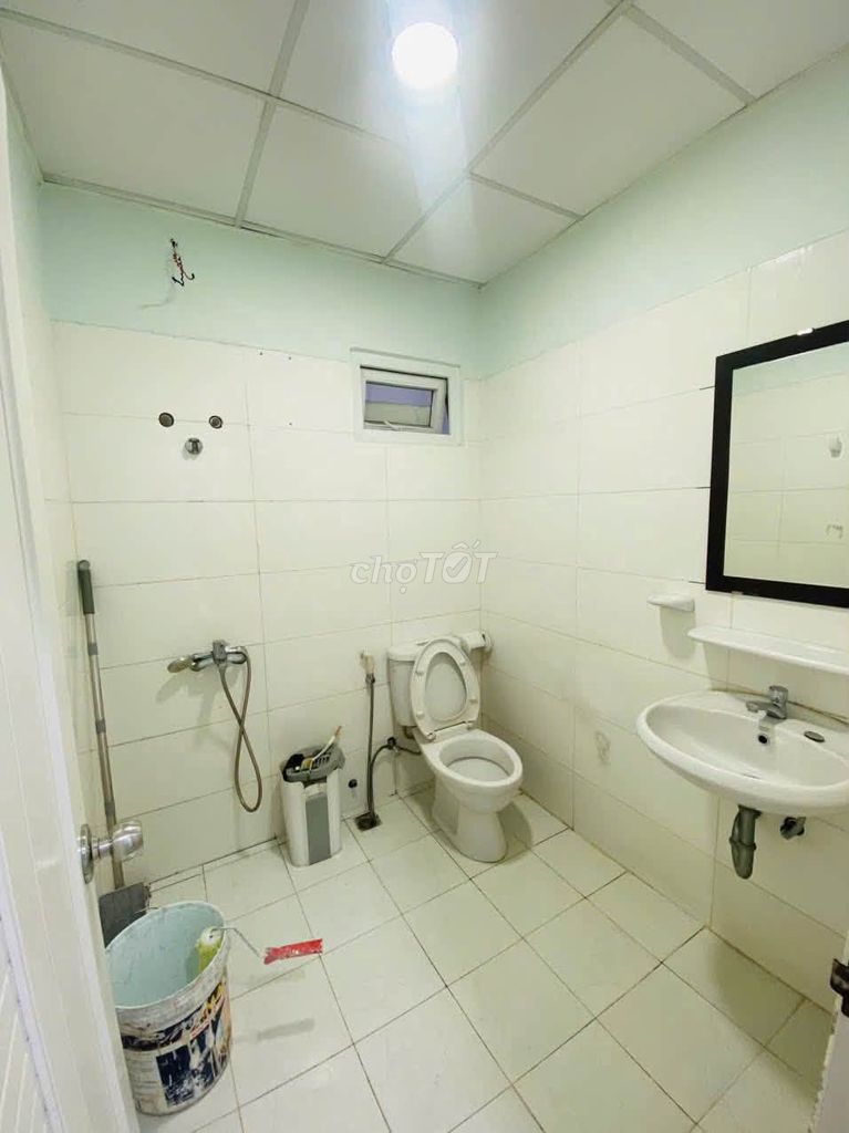 Renting Topaz City District 8