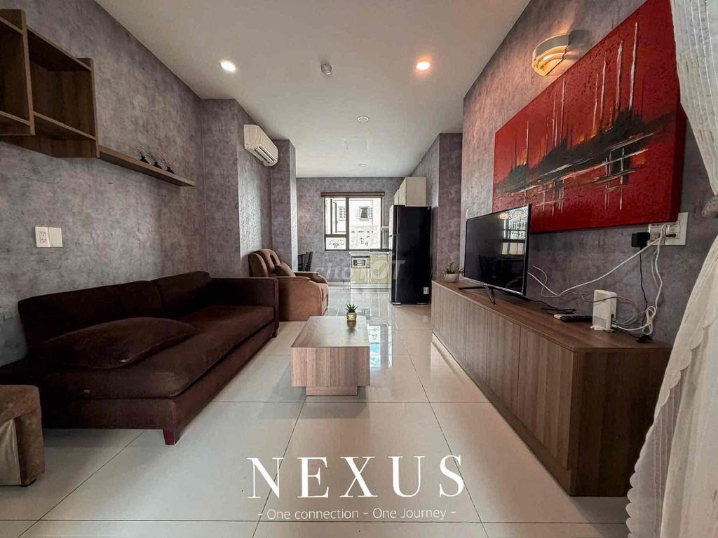 Open up the new two bedrooms -- in Phan Đăng Lưu, the open, wide-split balcony.