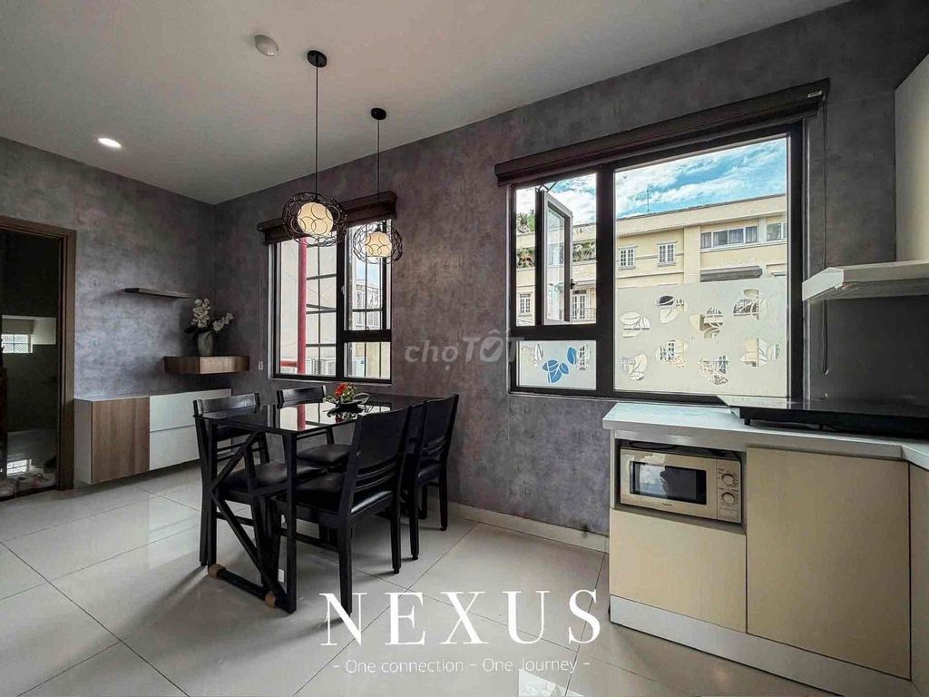 Open up the new two bedrooms -- in Phan Đăng Lưu, the open, wide-split balcony.