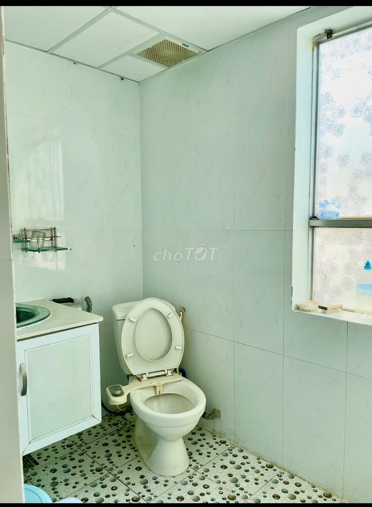 Main root: Rent the apartment three bedrooms, full of furniture. Three air conditioning, two nn..