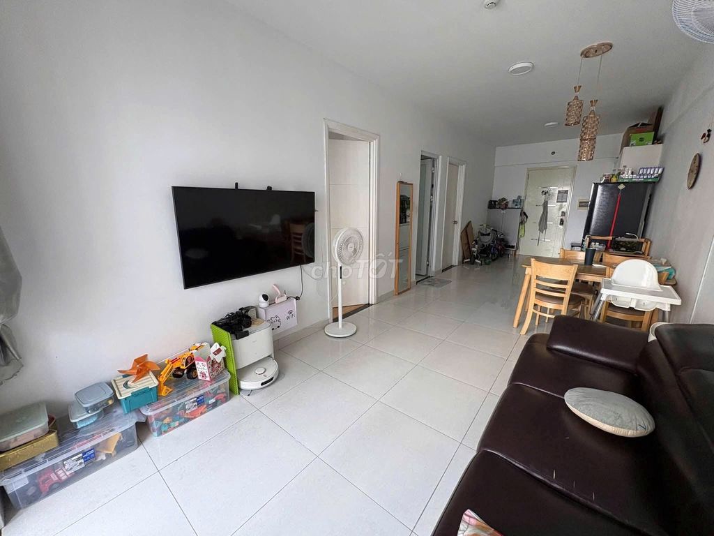 We need to rent the Pantoufle apartment. Two bedrooms, nine million worth of furniture.