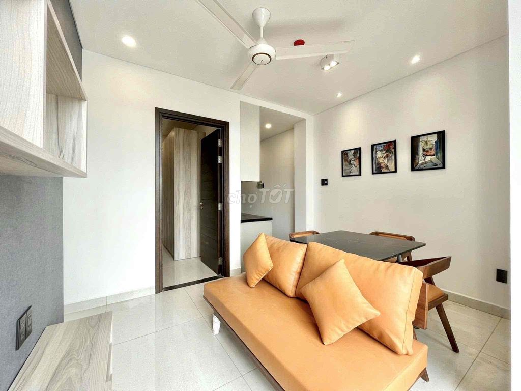 Rent Cách Mạng Tháng 8.