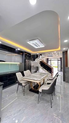 Nice new town, near the gas stop, four bedrooms, full interior, truck route.