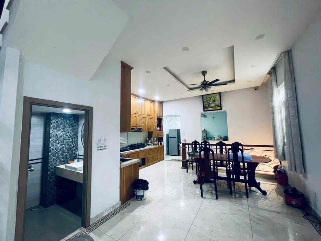 Rent the corner of the villa with security guards, Security right here.