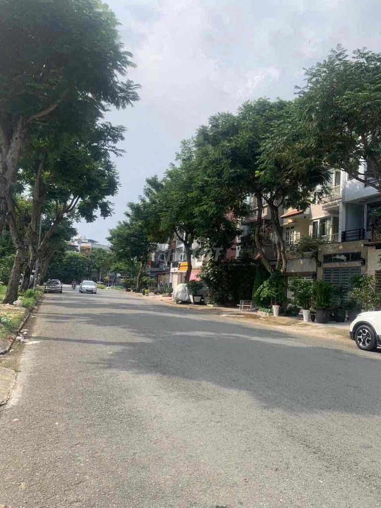 Rent a house on the New South East Korean district 7th.