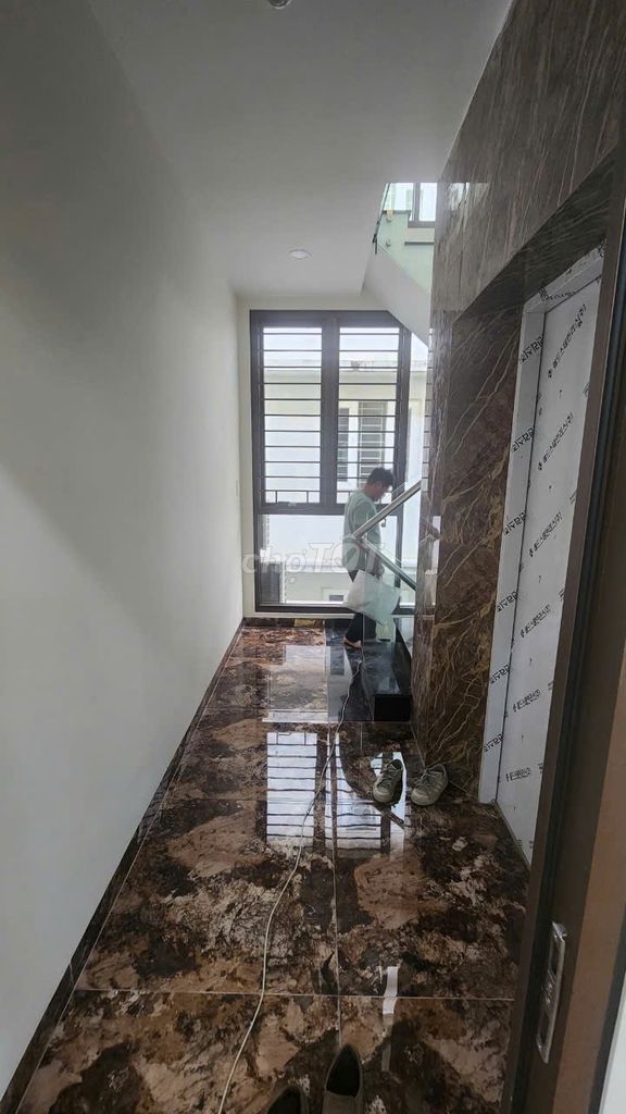 Hire the 3rd floor warehouse with an ESU elevator P.Tân Hưng District 7