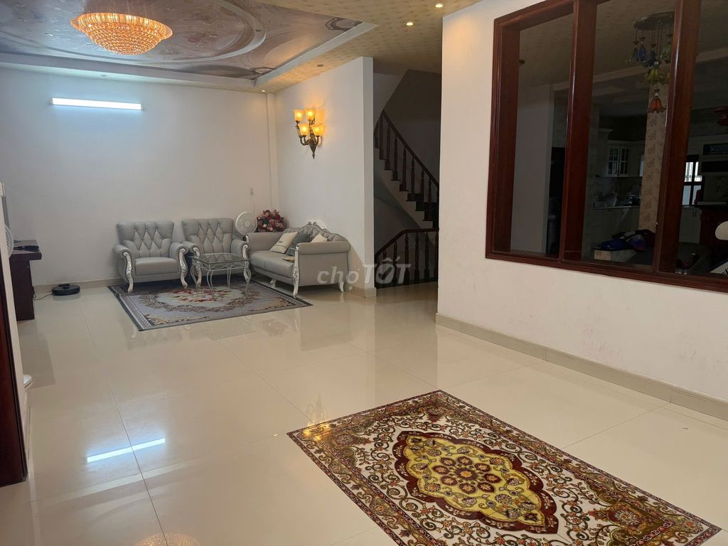 Rent Hoàng Việt street house-- 10 M-- 70 million a month.