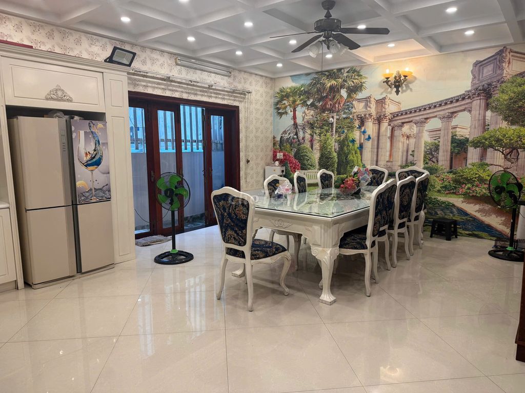 Rent Hoàng Việt street house-- 10 M-- 70 million a month.