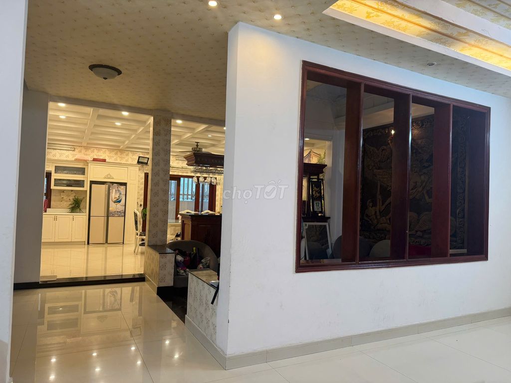 Rent Hoàng Việt street house-- 10 M-- 70 million a month.