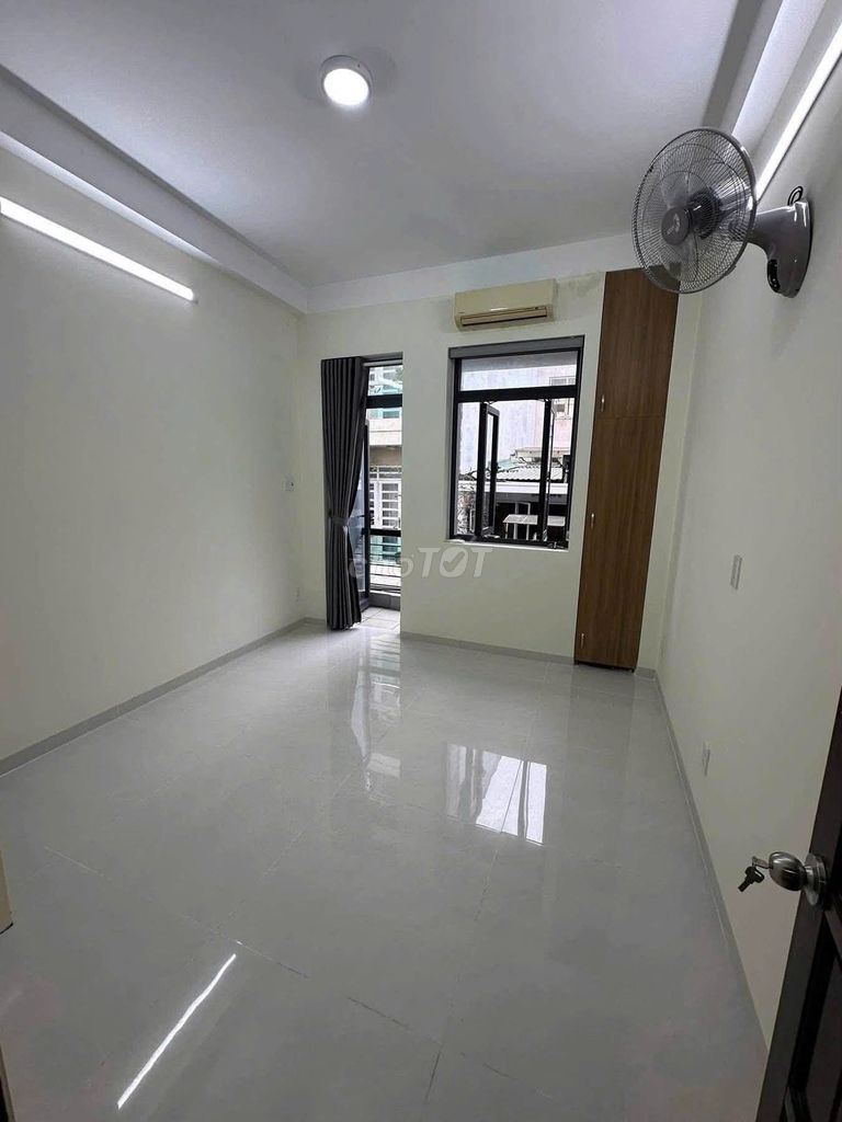 The square root is 1/Phan Xích Long 103 mm2mmmm, second floor, interior, at 1.850.