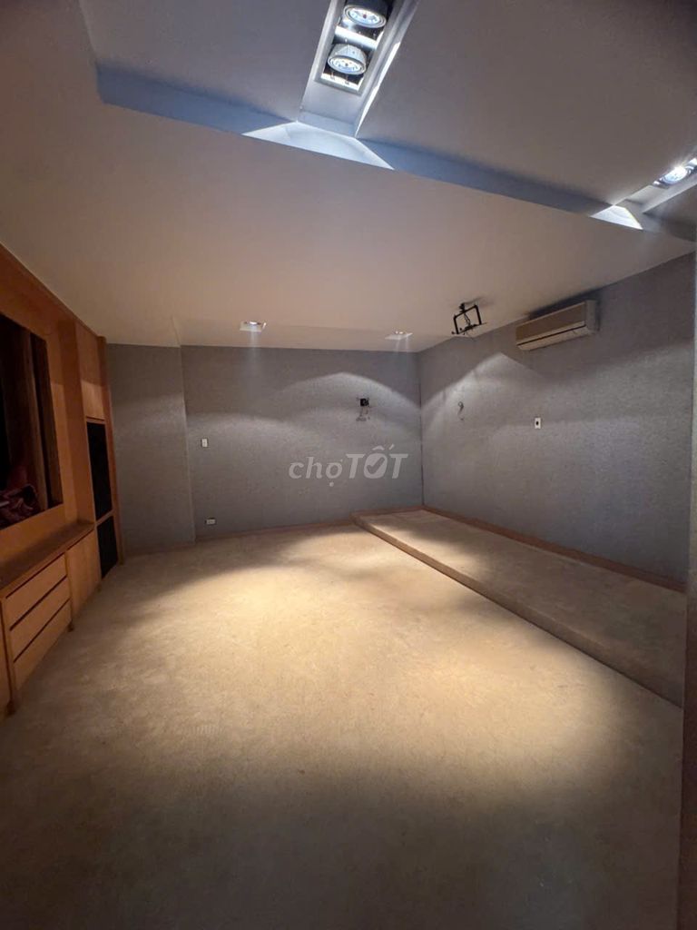 Rent one house, Cầu Ông Lãnh, District 1,7 x8 m t+3 L - 75 million