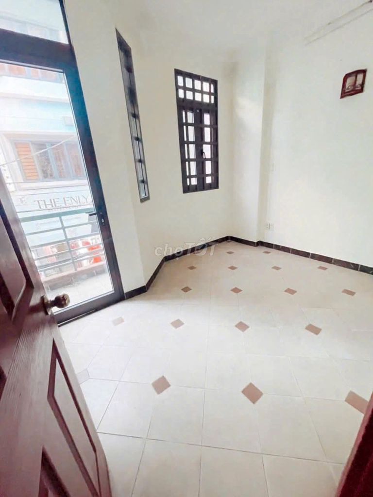 Rent house is equal to 7.5 meters-hex loaded Đoàn Thị Điểm 2 stories, set 4 bedrooms for 18 million
