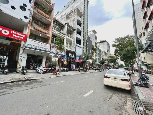 Rent one Lý Tự Trọng, Bến Thành, District 1,835 m T+4 L+30 bedroom - 500 million