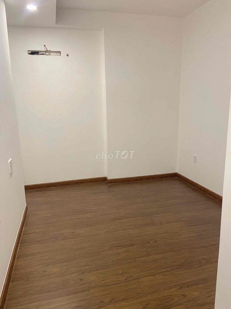 Rent the original house, clear all the time, a attic. 4 x 14 main road now