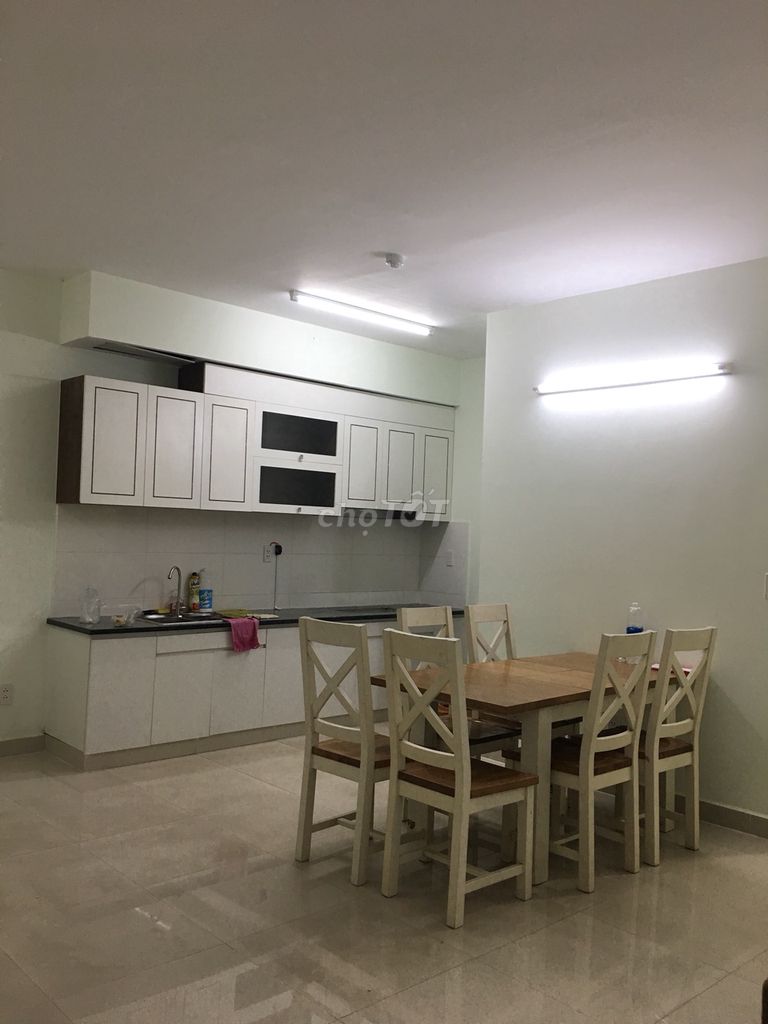 Rent Topaz City-2 bedrooms with nearly enough furniture. 11.5 million.