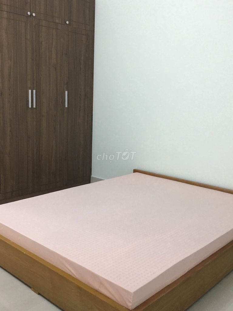 Rent Topaz City-2 bedrooms with nearly enough furniture. 11.5 million.