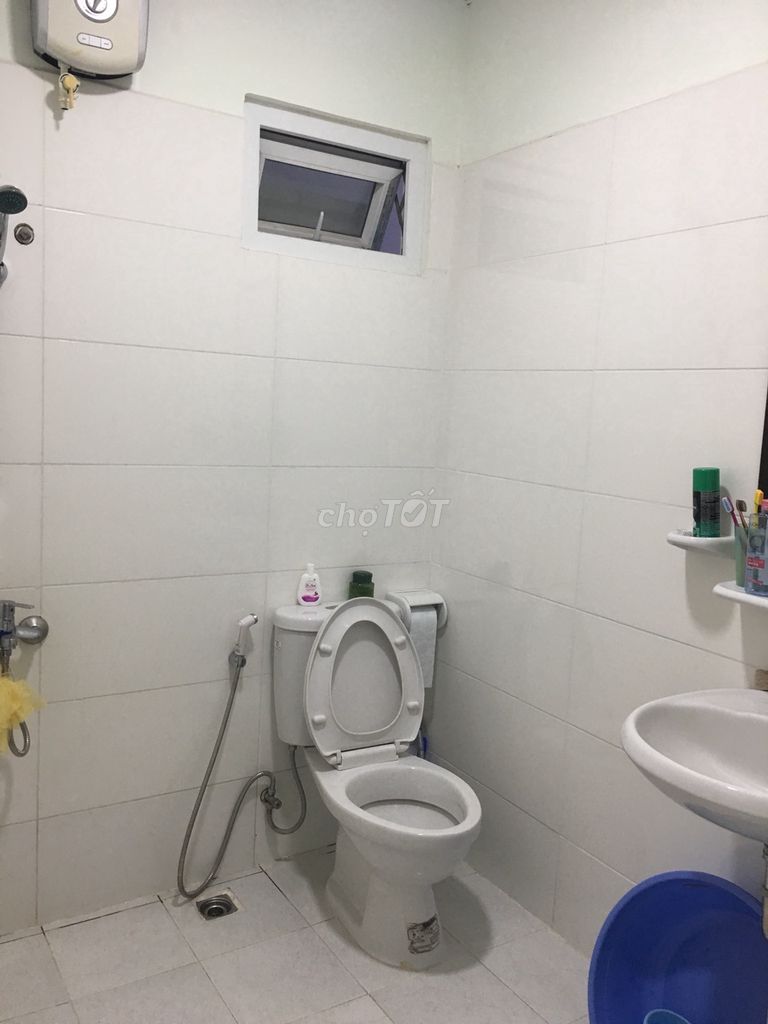 Rent Topaz City-2 bedrooms with nearly enough furniture. 11.5 million.