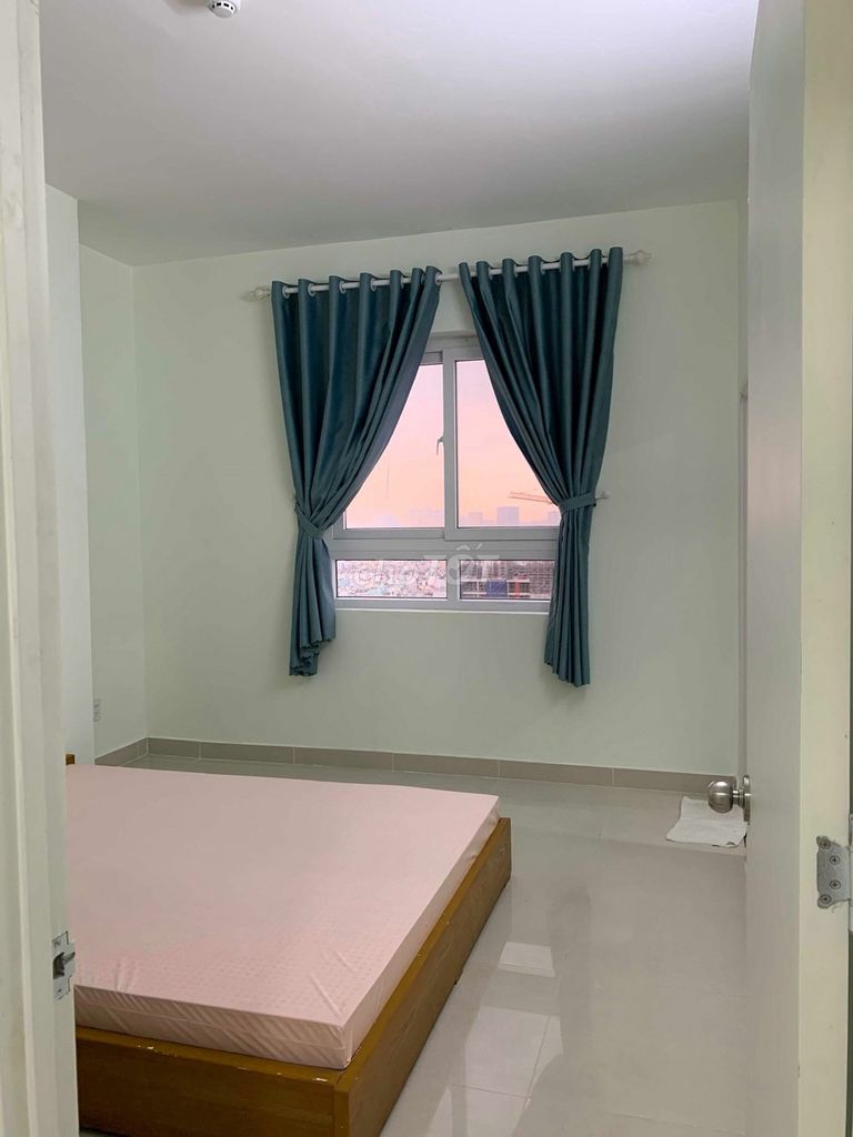 Rent Topaz City-2 bedrooms with nearly enough furniture. 11.5 million.