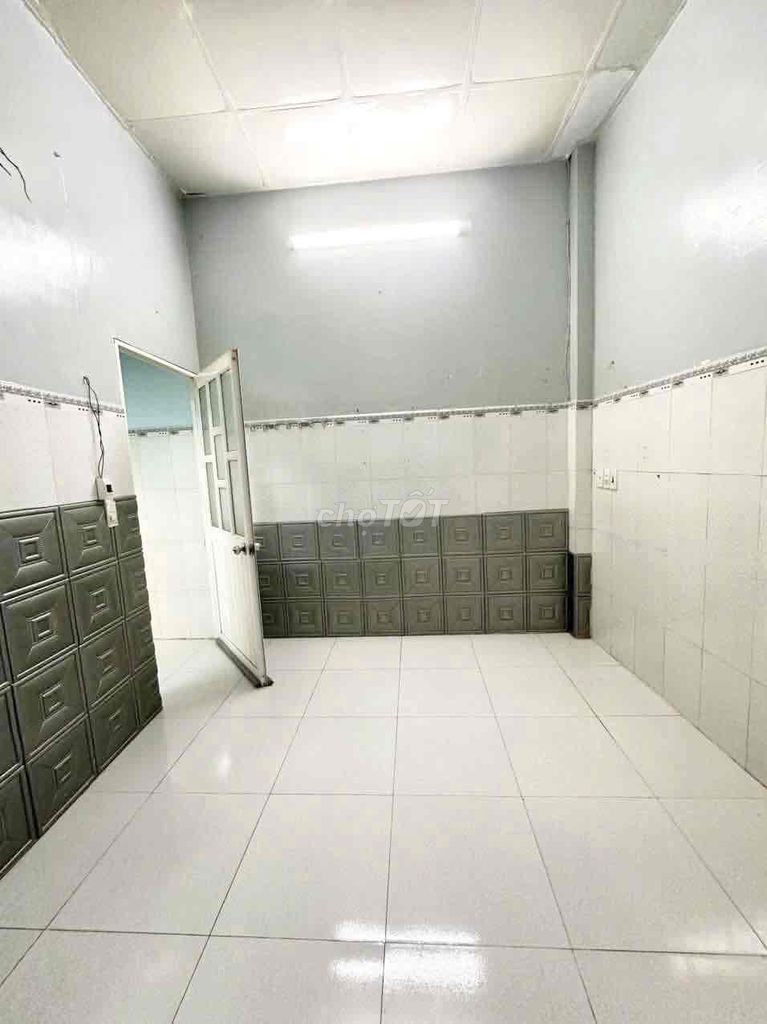 The three-and-a-half-foot floor. Lê Đình Cẩn. Bình Tân