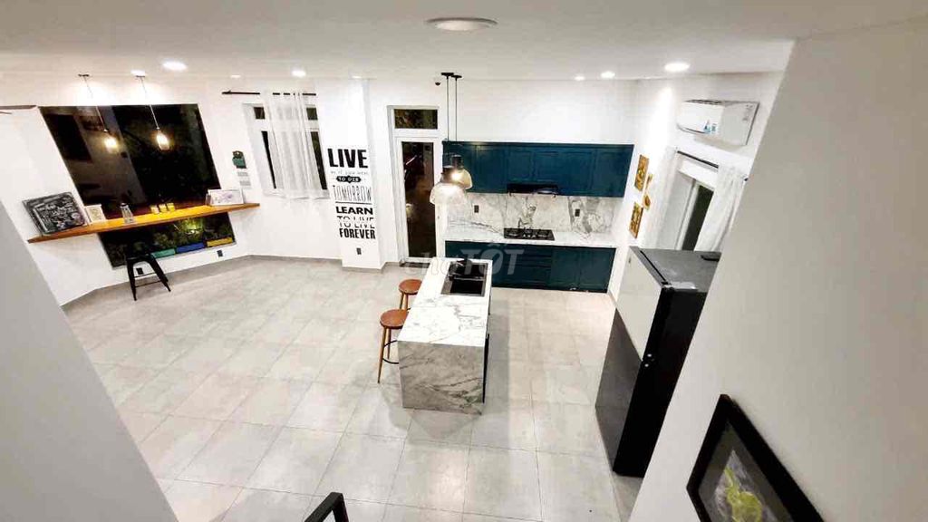 10 x 15 villa - clear angle - full fine interior - ply auverside District 9