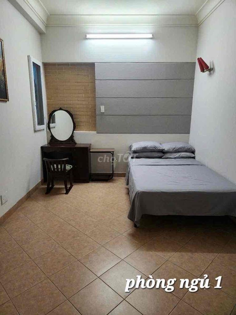 Rent the District 10 – 166 M2 01000 vault.