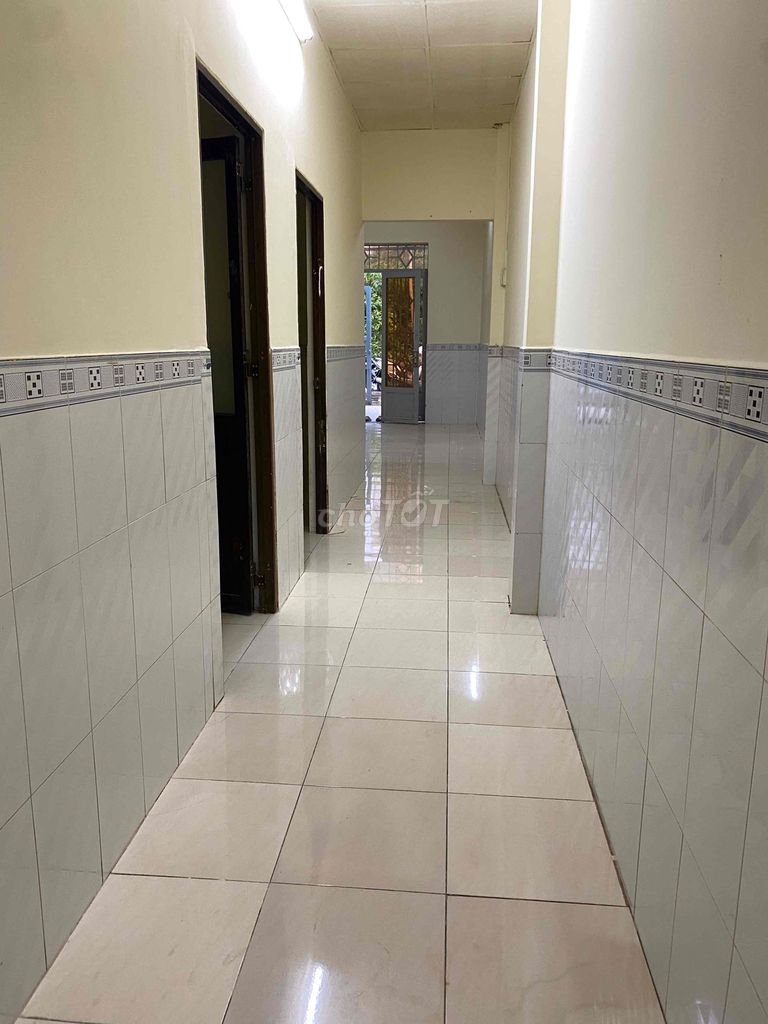 We'll rent the Royal House at Long Trường.