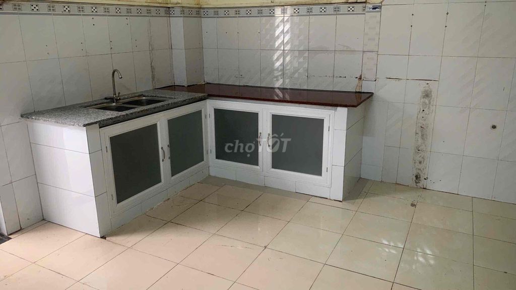 We'll rent the Royal House at Long Trường.