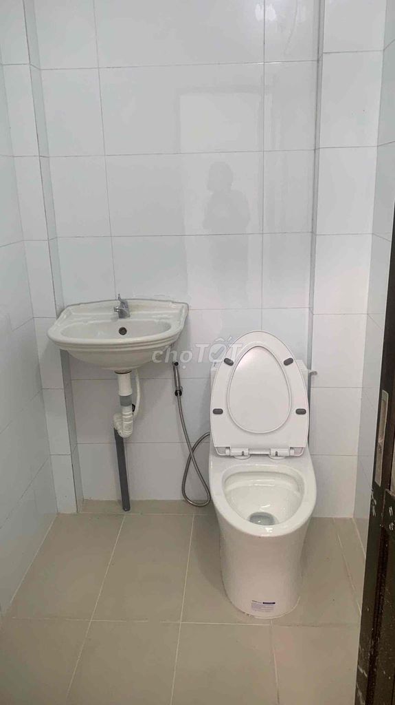 We'll rent the Royal House at Long Trường.