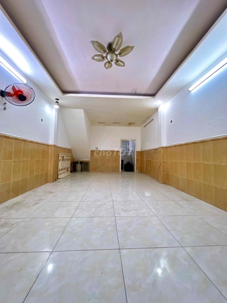 I'm the boss who needs to rent an alley house through both Thoại Ngọc Hầu heads.