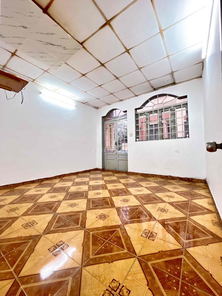 I'm the boss who needs to rent an alley house through both Thoại Ngọc Hầu heads.