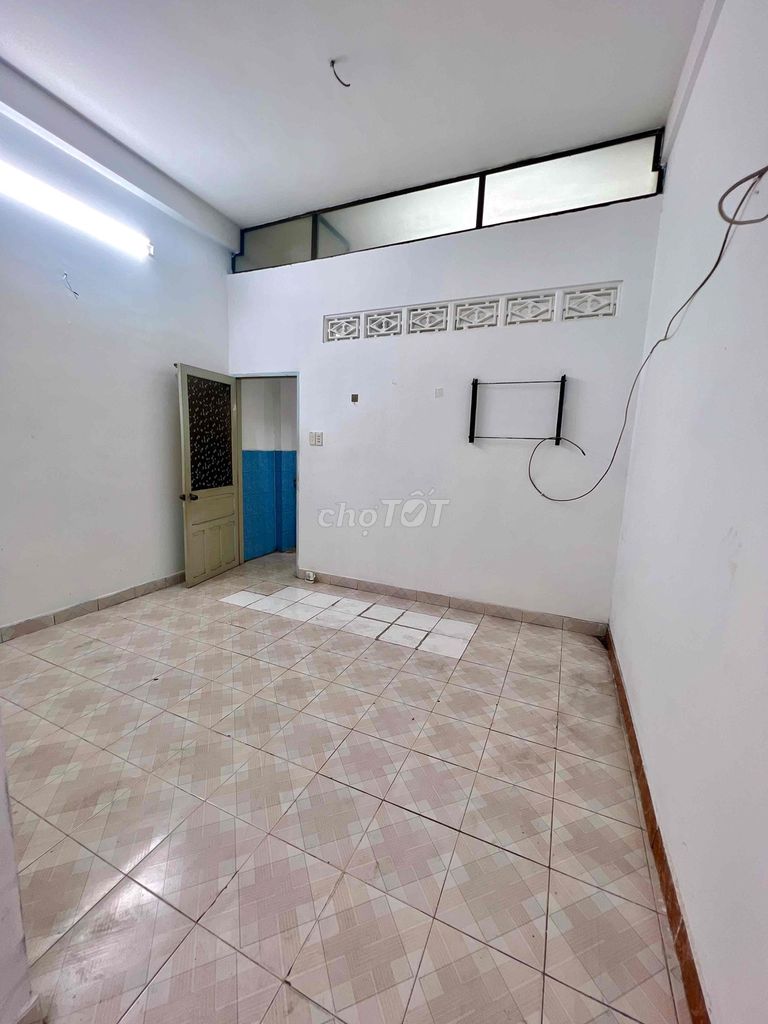 I'm the boss who needs to rent an alley house through both Thoại Ngọc Hầu heads.