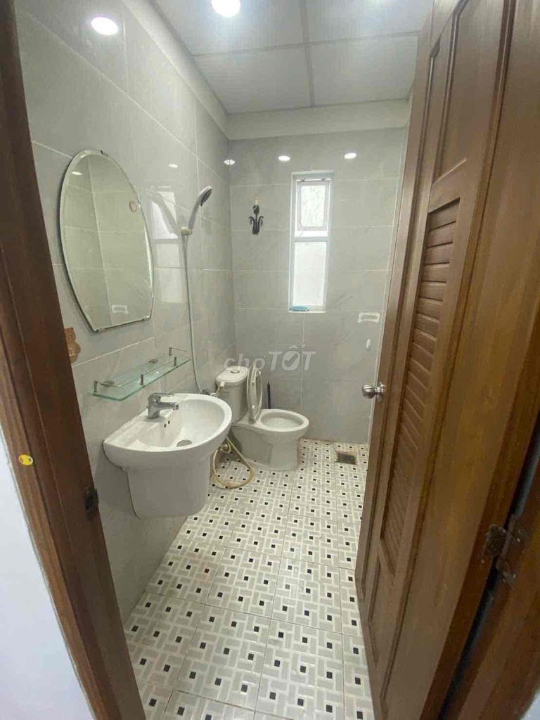 Renting a cheap district hotel. One full interior.
