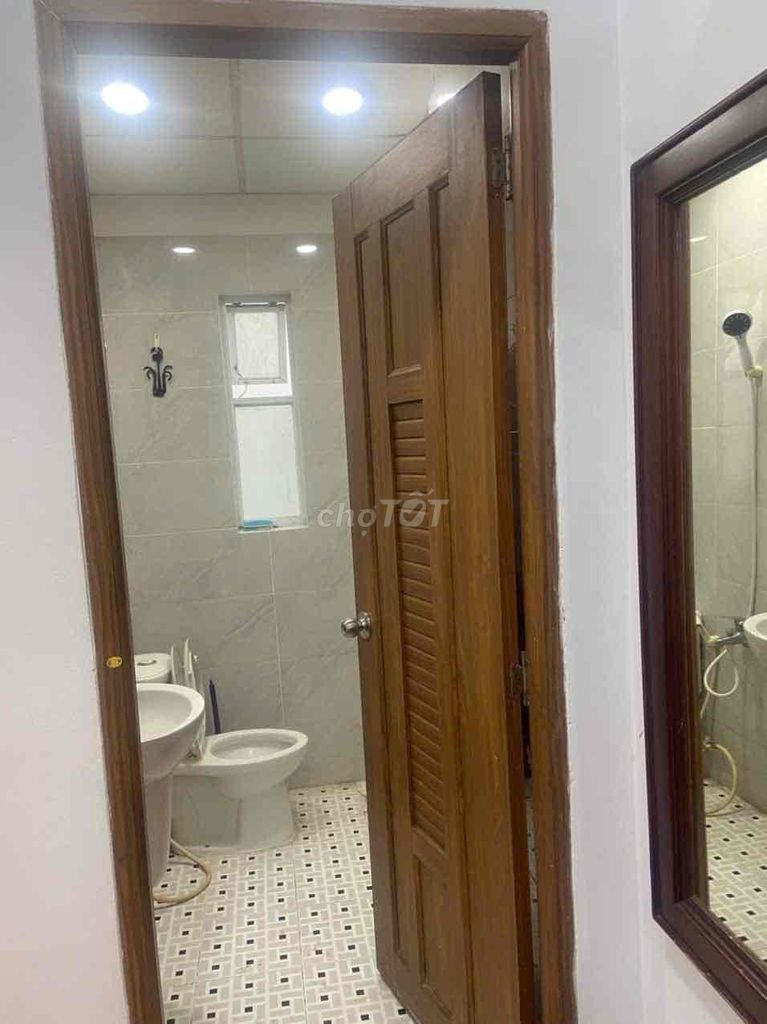 Renting a cheap district hotel. One full interior.