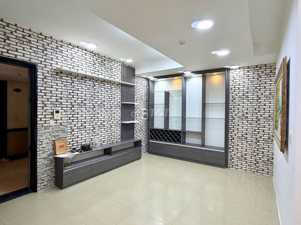Rent the apartment 62 meters of gold 7.5 million a month, cool, safe.