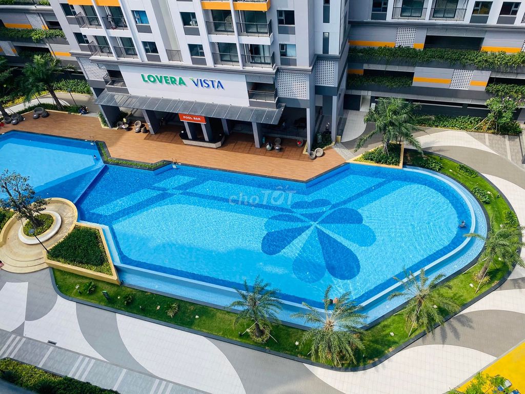 Get the house right in the two bedrooms; Two Lovera Vista bathrooms full of curtains - 7 million.
