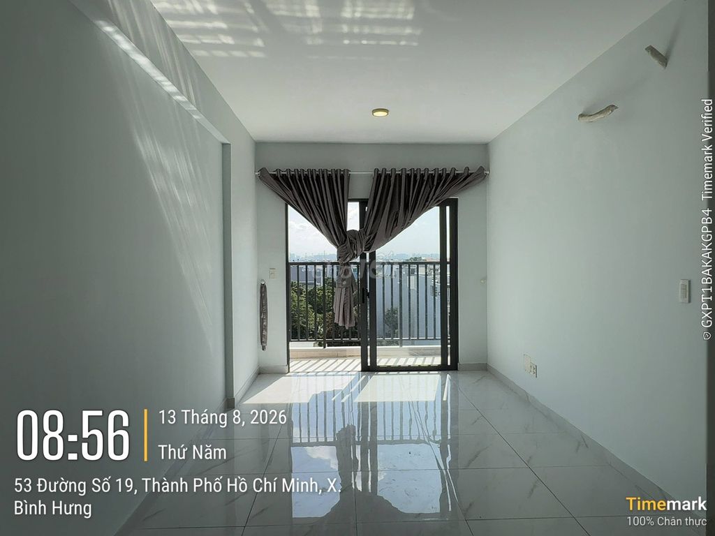 Get the house right in the two bedrooms; Two Lovera Vista bathrooms full of curtains - 7 million.