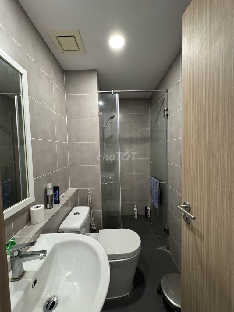 In two bedrooms, two Lovera Vista toilets, two air conditionings, full curtains at 3.5 million a month.