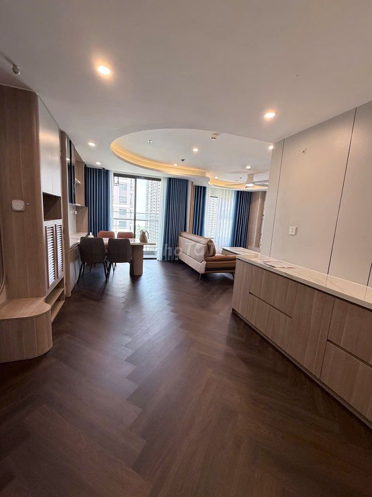 It's the owner of the three bedrooms that have improved into two bedrooms, plus wide, two toilets.