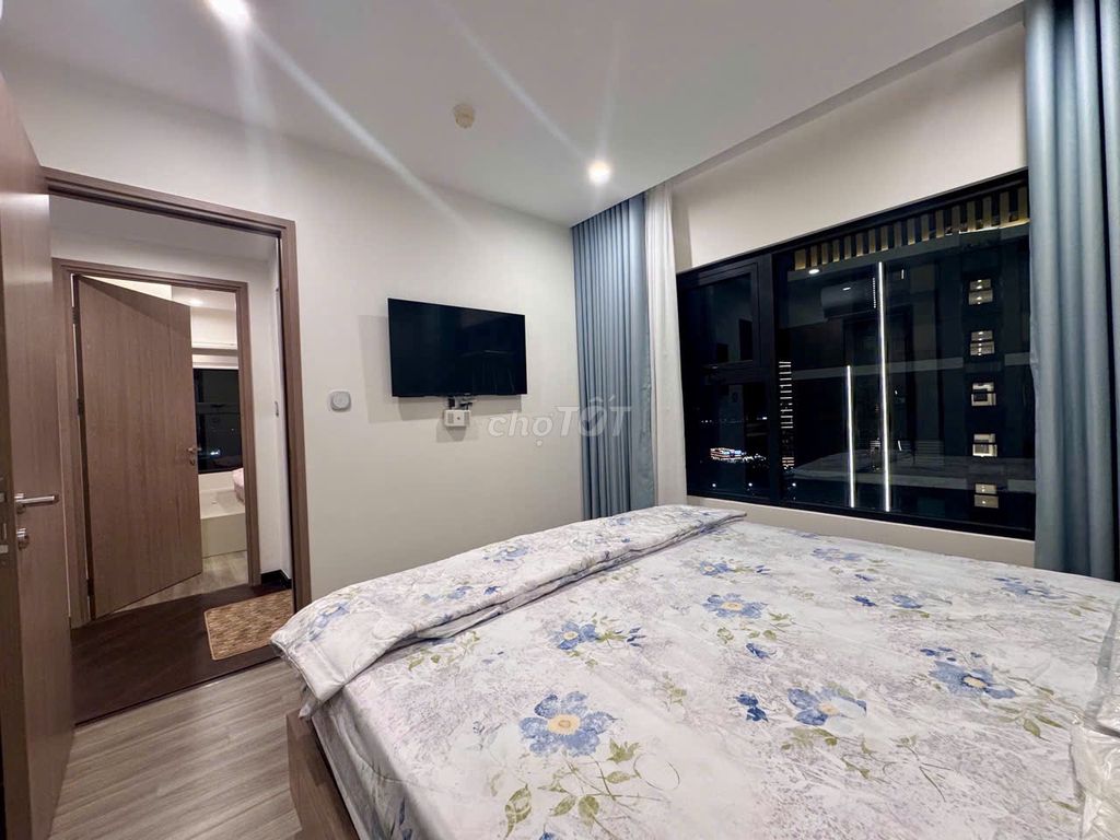It's the owner of the three bedrooms that have improved into two bedrooms, plus wide, two toilets.