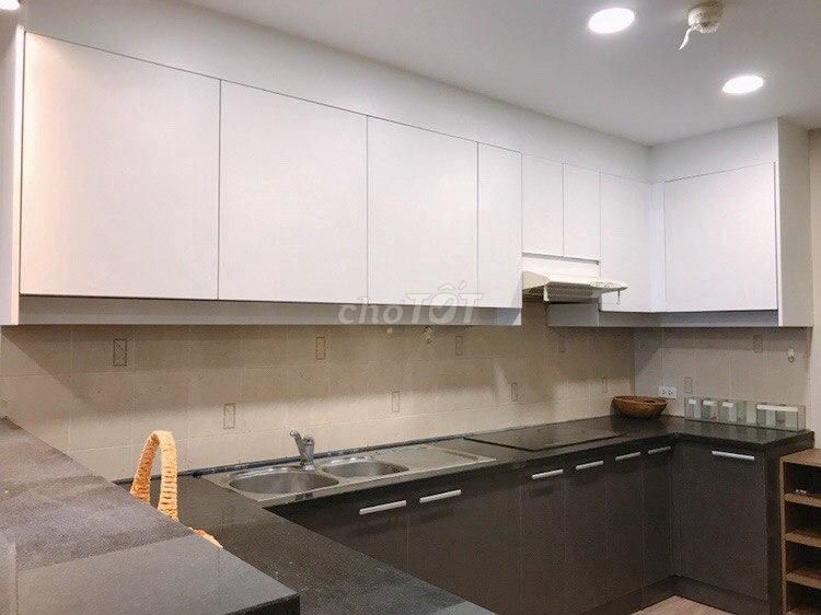 Renting Hùng Vương Plaza apartment, District 5, 130 meters2, 3 bedrooms, 3 toilets, 22 million