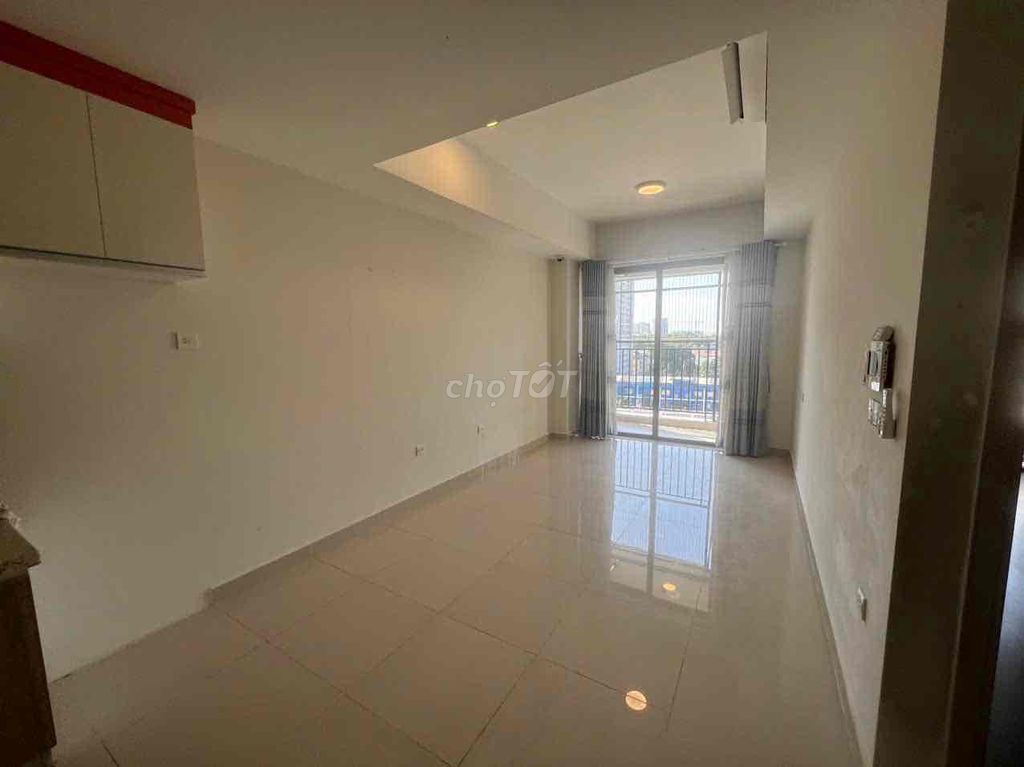 The high-end Novaland apartment is basically two bedrooms, two toilets.