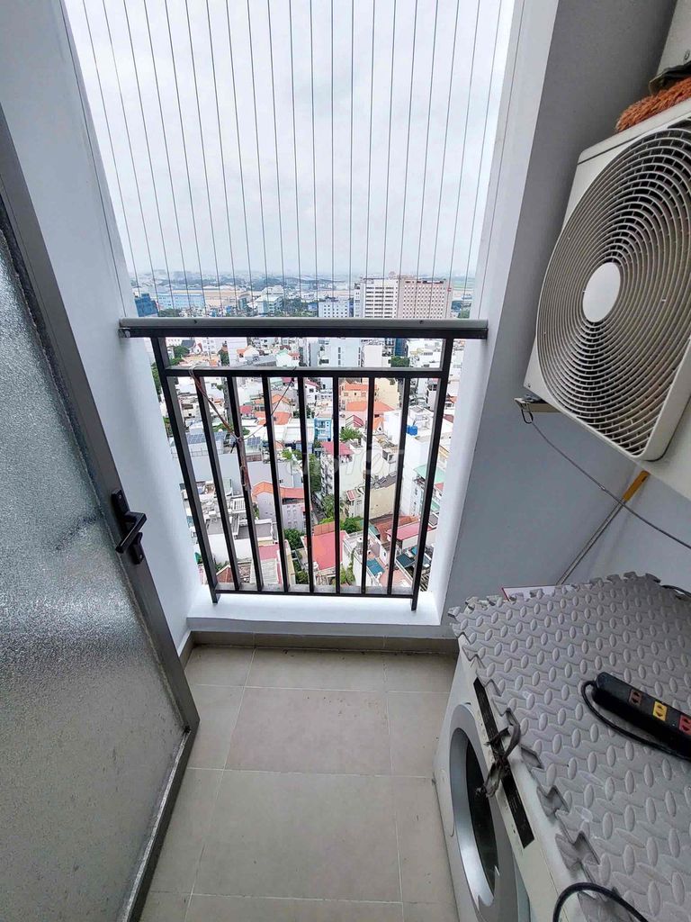 The apartment designed three bedrooms at the corner of the airport.