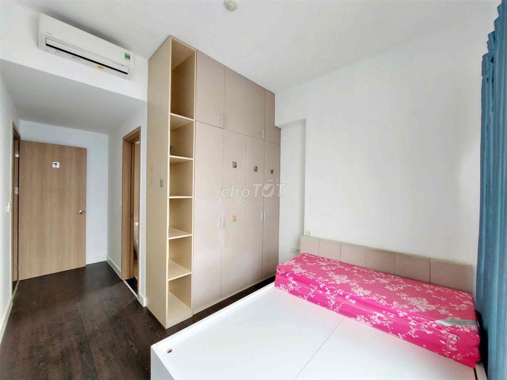 The apartment designed three bedrooms at the corner of the airport.