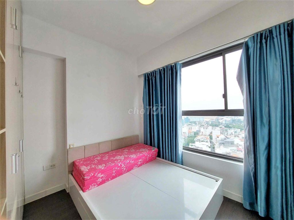 The apartment designed three bedrooms at the corner of the airport.