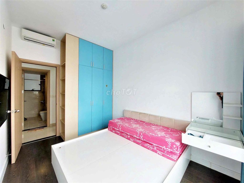The apartment designed three bedrooms at the corner of the airport.