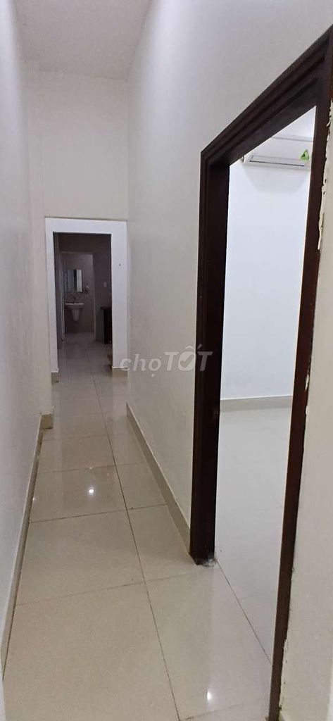 Four-five meters, one rooftop, two bedrooms, one bathroom at the University of Industries.