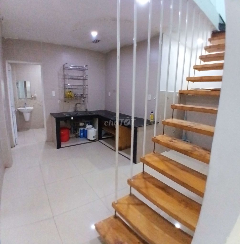 Four-five meters, one rooftop, two bedrooms, one bathroom at the University of Industries.