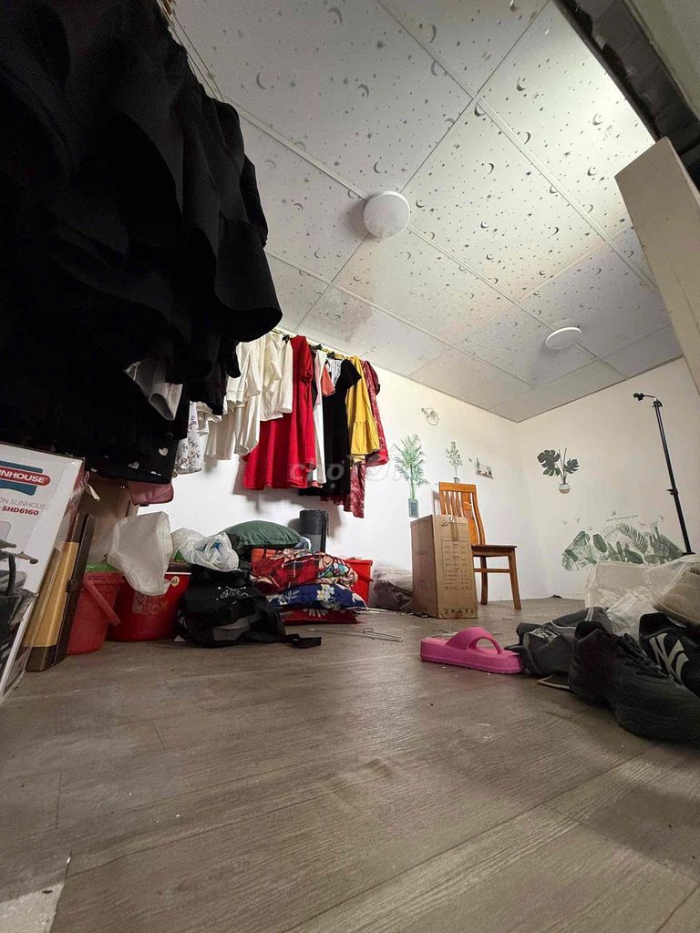 The house is full of rent. 141rd Street, eight names. One Land Two Upstairs