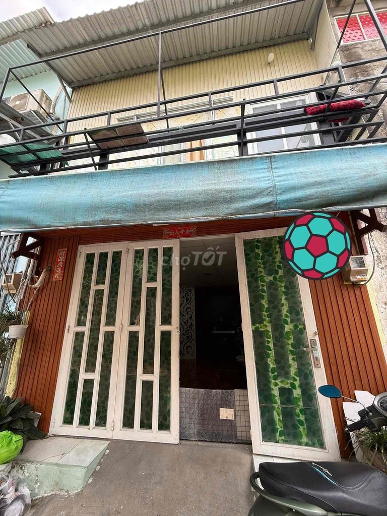 The house is full of rent. 141rd Street, eight names. One Land Two Upstairs